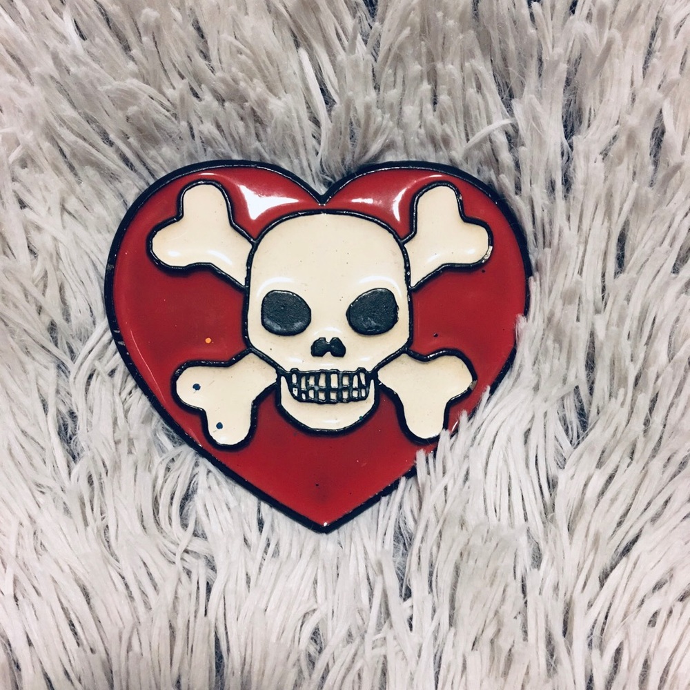 Mobtown - Heart and crossbones belt buckle